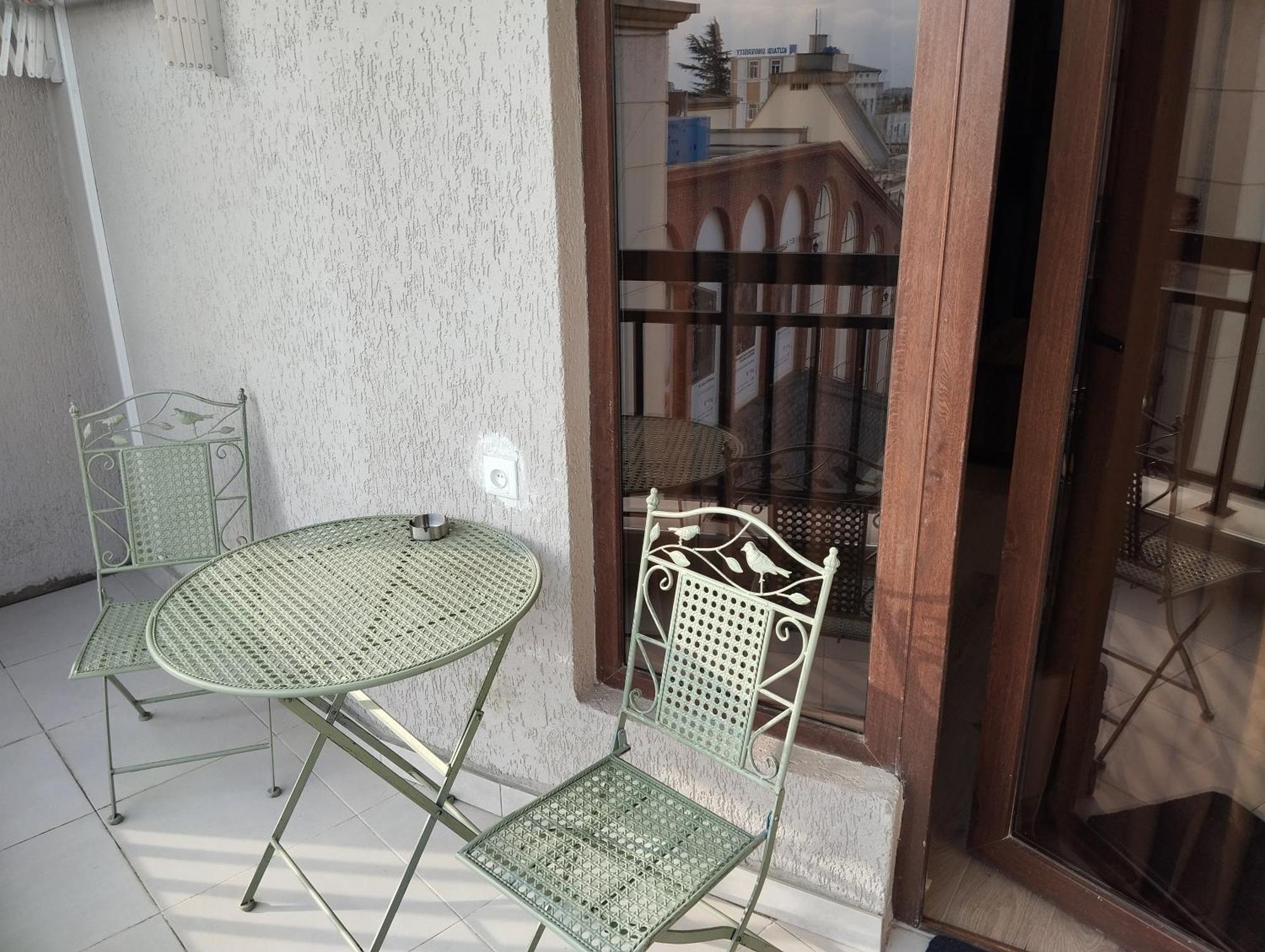 Apartamento House Number 1 In Kutaisi Exterior foto